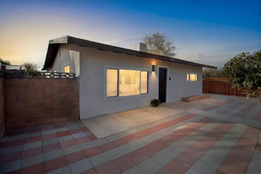 Modern City Ranch 3 Bdrm Family Home Access By Dirt Road พาล์มเดล ภายนอก รูปภาพ