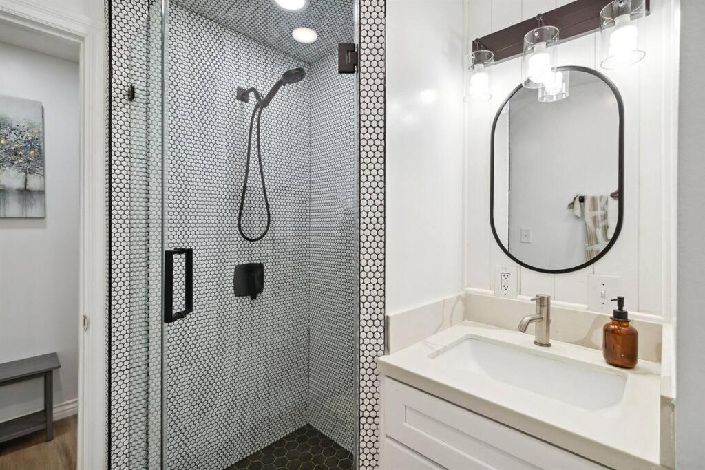 Modern City Ranch 3 Bdrm Family Home Access By Dirt Road พาล์มเดล ภายนอก รูปภาพ