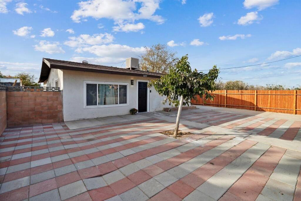 Modern City Ranch 3 Bdrm Family Home Access By Dirt Road พาล์มเดล ภายนอก รูปภาพ